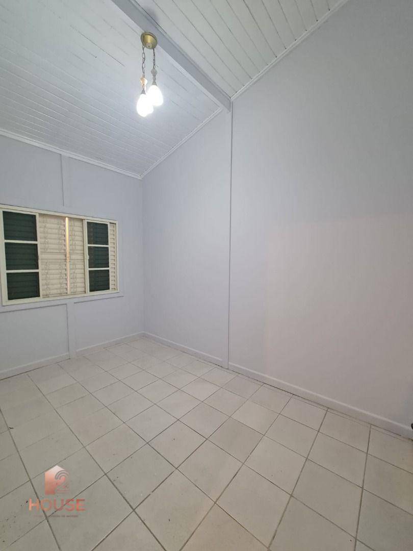 Casa à venda e aluguel com 3 quartos, 250m² - Foto 22