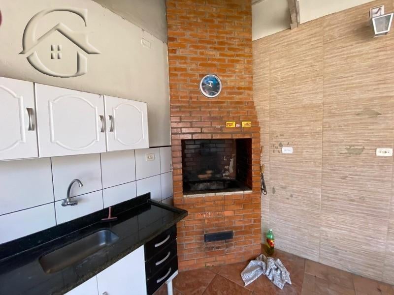 Casa para alugar com 4 quartos, 250m² - Foto 13