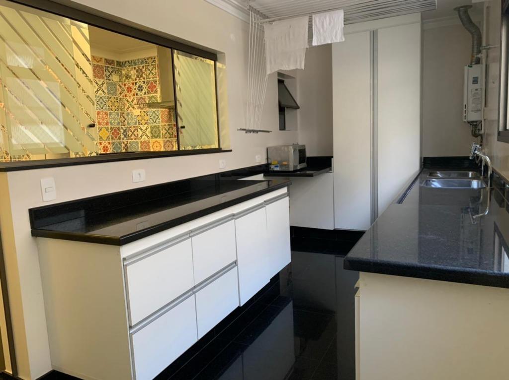 Apartamento para alugar com 4 quartos, 232m² - Foto 11