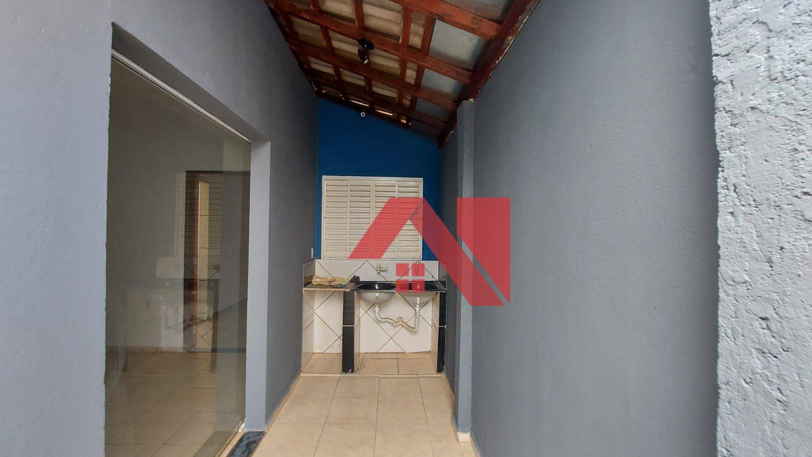 Casa à venda com 2 quartos, 70m² - Foto 3