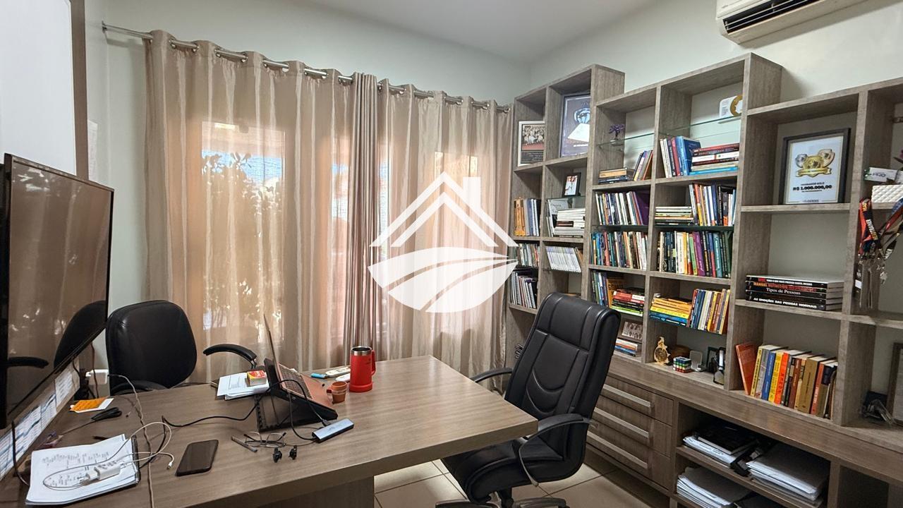 Casa à venda com 3 quartos, 500m² - Foto 2