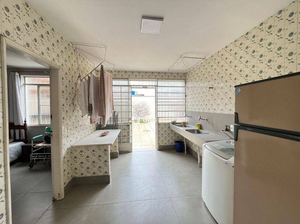 Casa para alugar com 5 quartos, 300m² - Foto 24