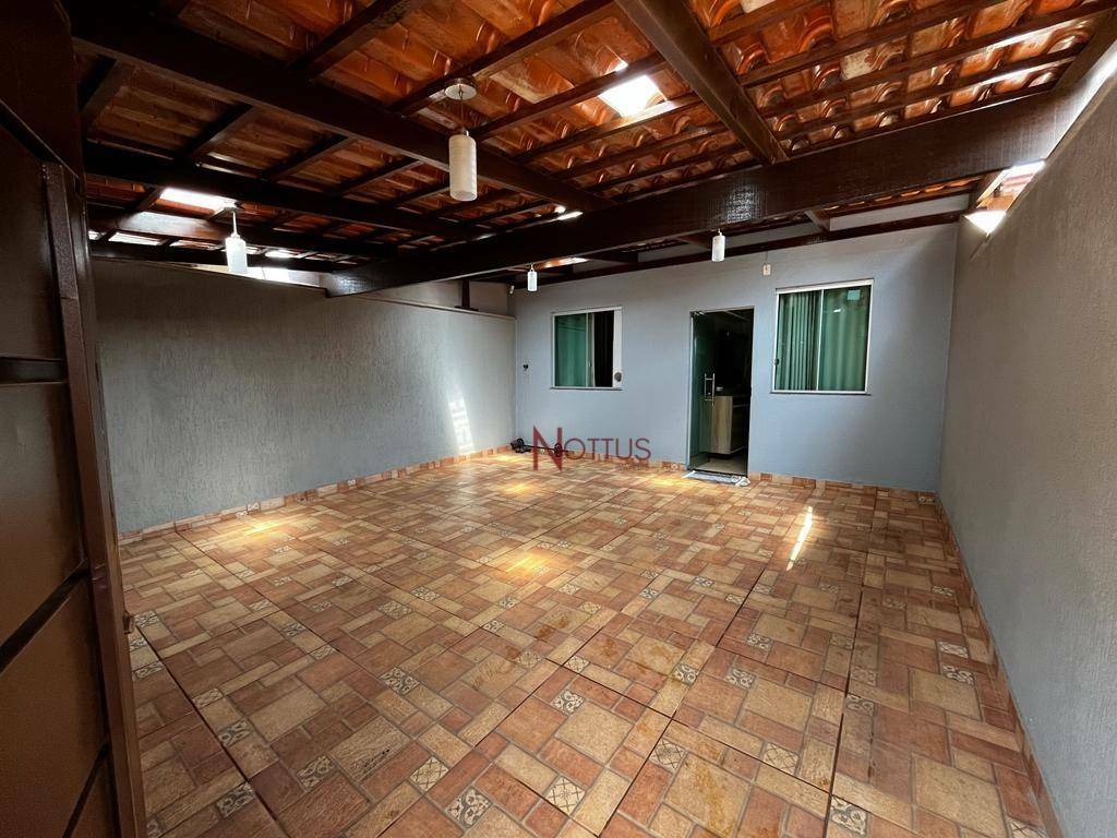 Casa à venda com 2 quartos, 230m² - Foto 2