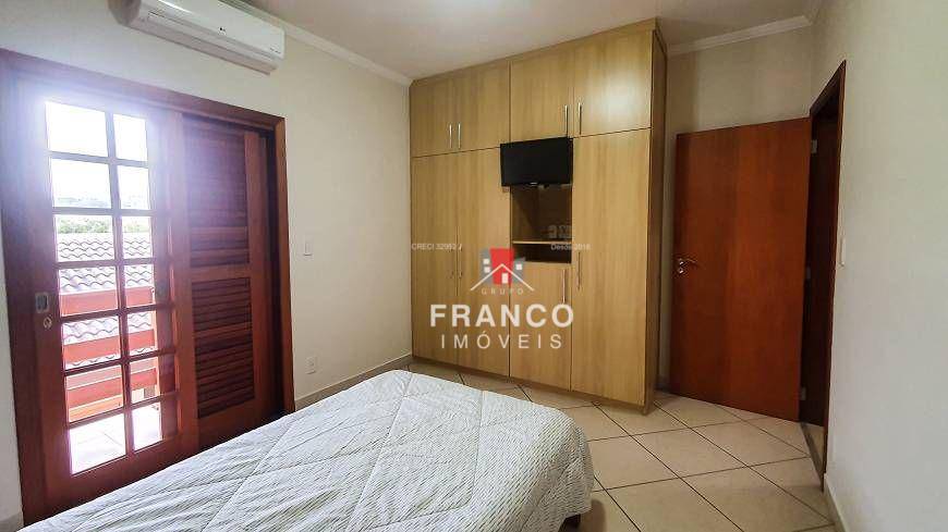 Casa à venda com 3 quartos, 250m² - Foto 10