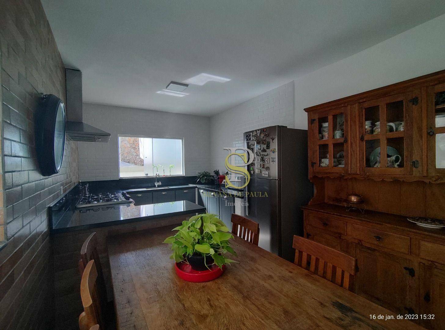 Casa para alugar com 3 quartos, 260m² - Foto 15