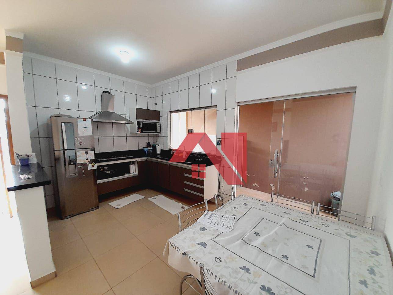 Casa à venda com 2 quartos, 130m² - Foto 2