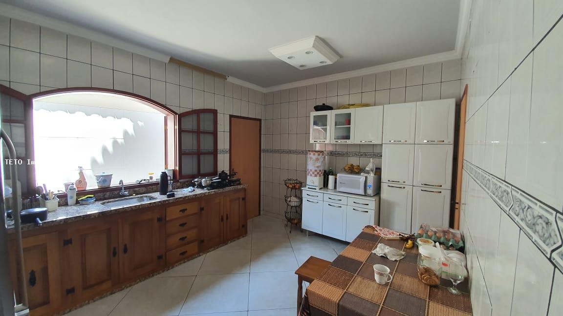 Casa à venda com 4 quartos, 65m² - Foto 11