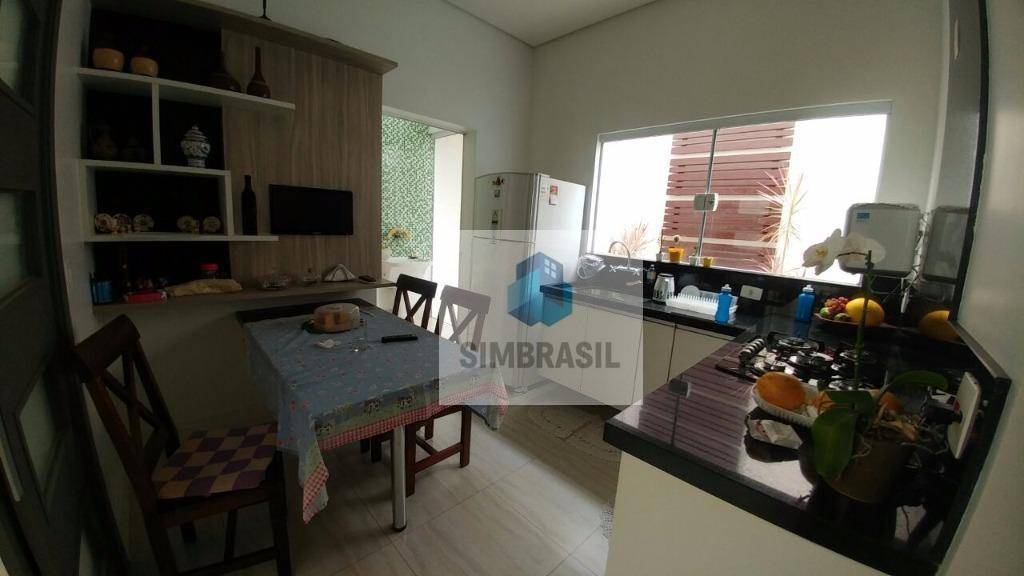 Casa à venda com 3 quartos, 205m² - Foto 8