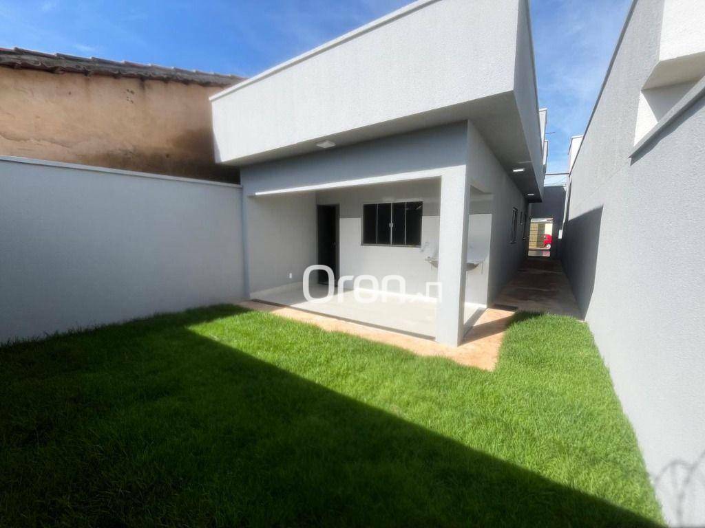 Casa à venda com 3 quartos, 98m² - Foto 1