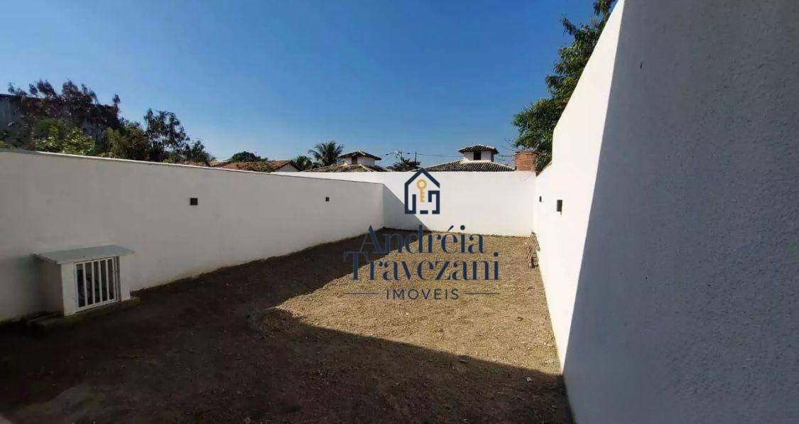Casa à venda com 2 quartos, 66m² - Foto 14