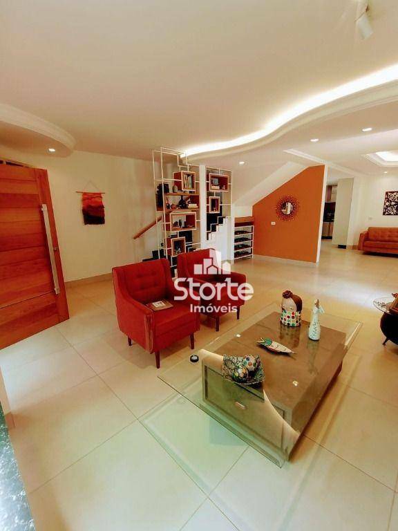 Casa à venda com 4 quartos, 355m² - Foto 1