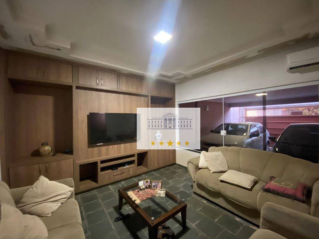 Sobrado à venda com 5 quartos, 270m² - Foto 1