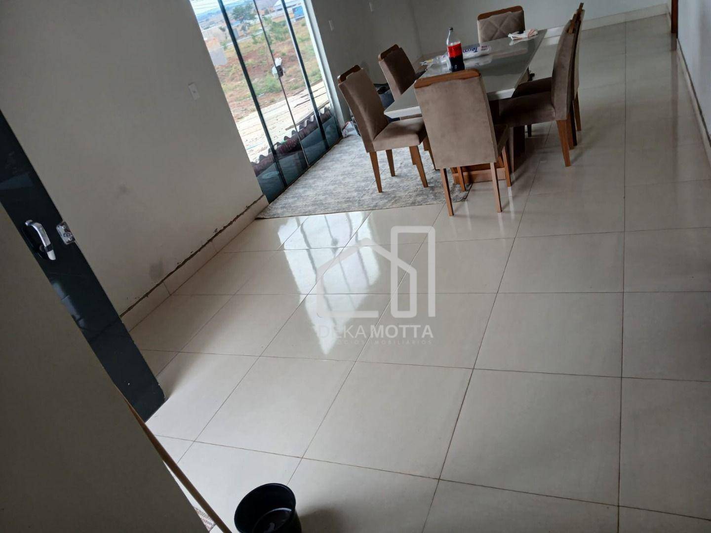 Casa à venda com 3 quartos, 85m² - Foto 1