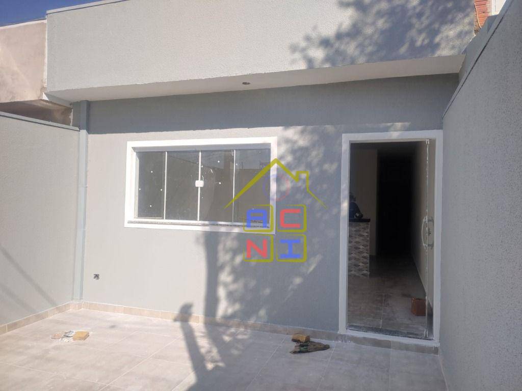 Casa à venda com 2 quartos, 70m² - Foto 1