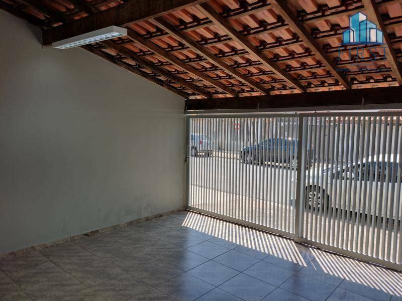 Casa à venda com 3 quartos, 164m² - Foto 2