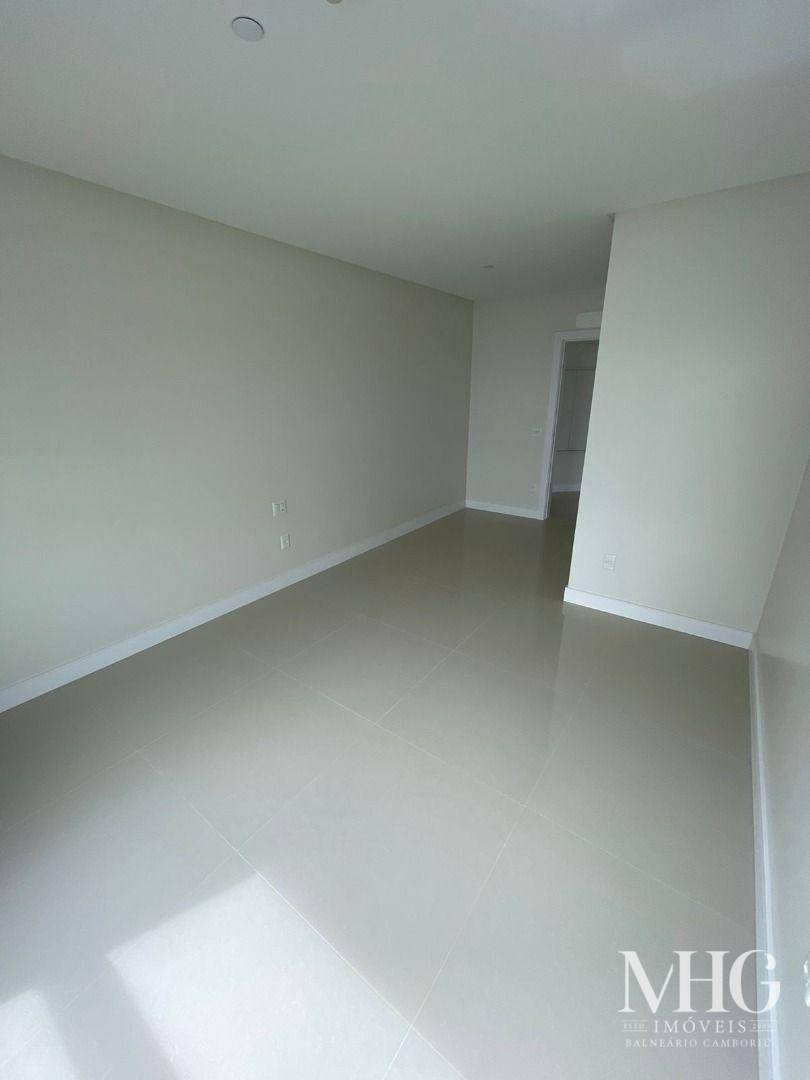 Apartamento à venda com 4 quartos, 182m² - Foto 9