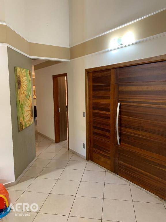 Casa de Condomínio à venda com 3 quartos, 200m² - Foto 3