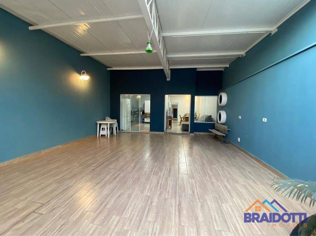 Casa à venda com 2 quartos, 80m² - Foto 2