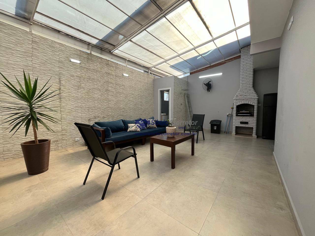 Casa à venda com 3 quartos, 126m² - Foto 1