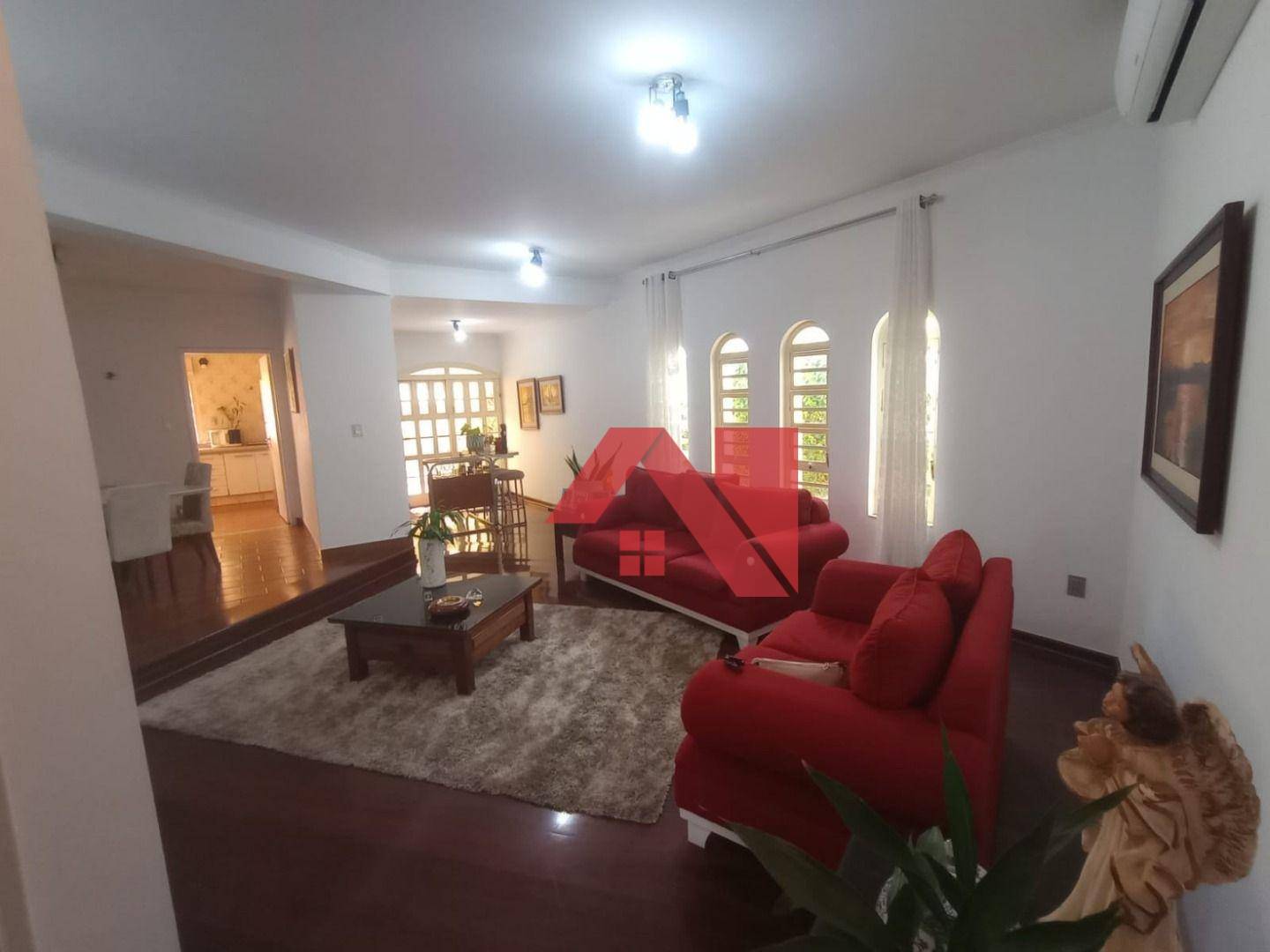 Sobrado à venda com 3 quartos, 220m² - Foto 1