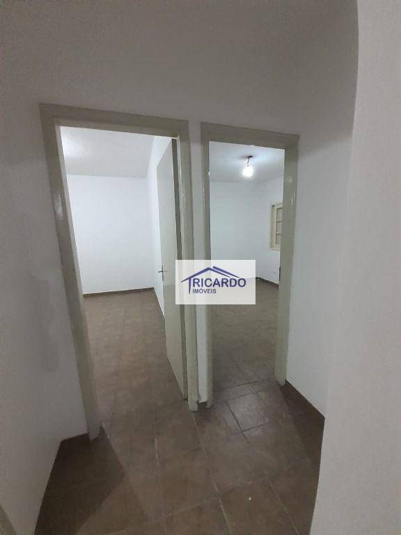 Casa para alugar com 4 quartos, 240m² - Foto 39