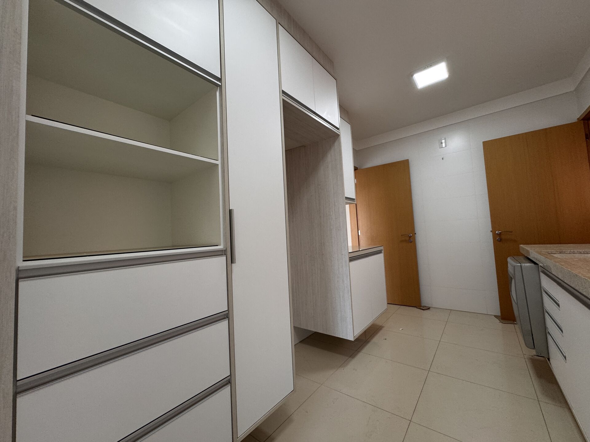 Apartamento para alugar com 3 quartos, 125m² - Foto 15