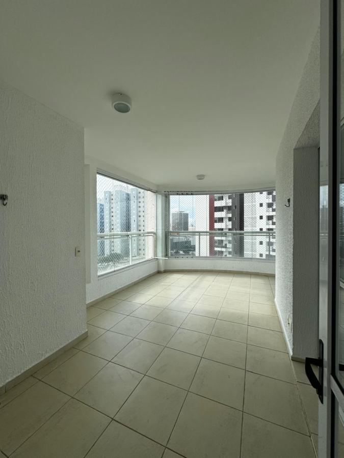 Apartamento para alugar com 3 quartos, 232m² - Foto 4