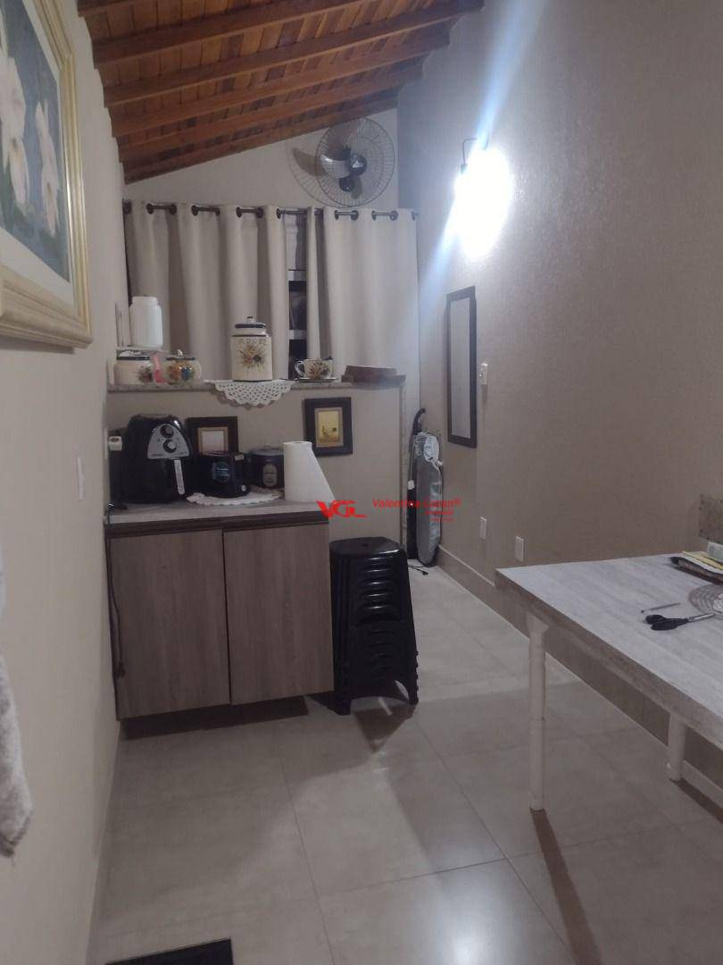 Casa à venda com 3 quartos, 178m² - Foto 4