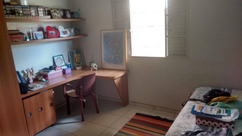 Casa à venda com 3 quartos, 220m² - Foto 8