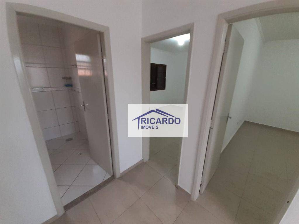 Casa para alugar com 4 quartos, 240m² - Foto 13