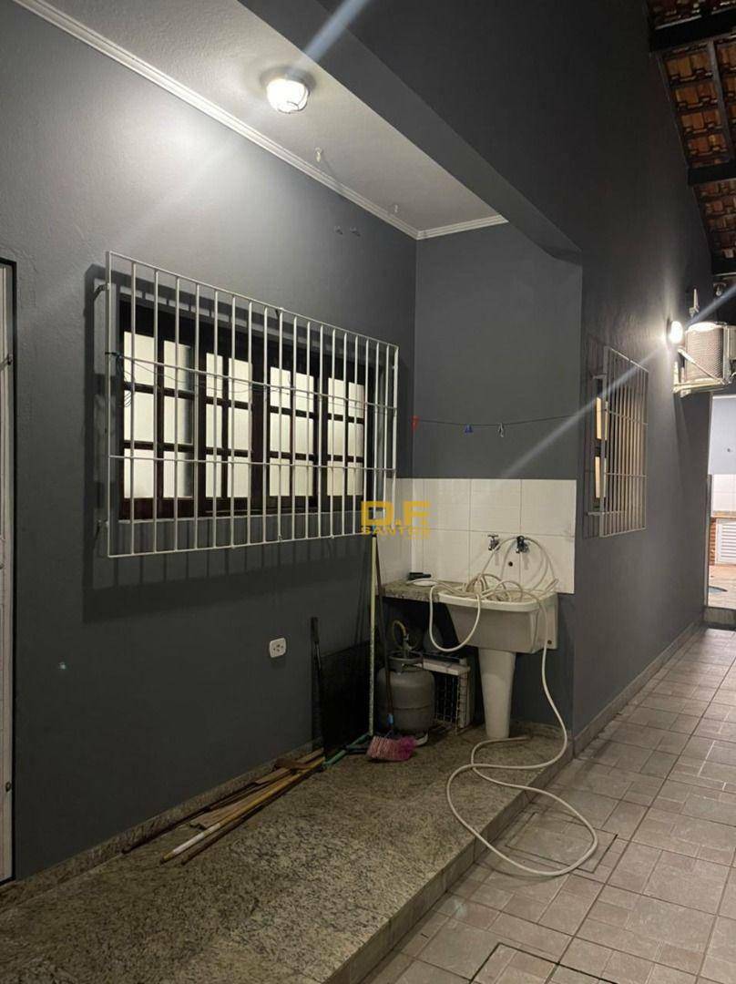 Casa à venda com 4 quartos, 152m² - Foto 3