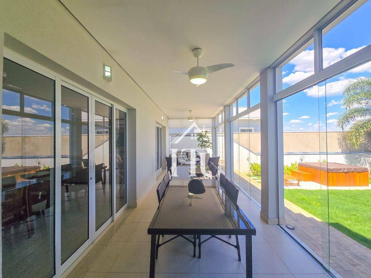 Casa de Condomínio à venda com 3 quartos, 297m² - Foto 2