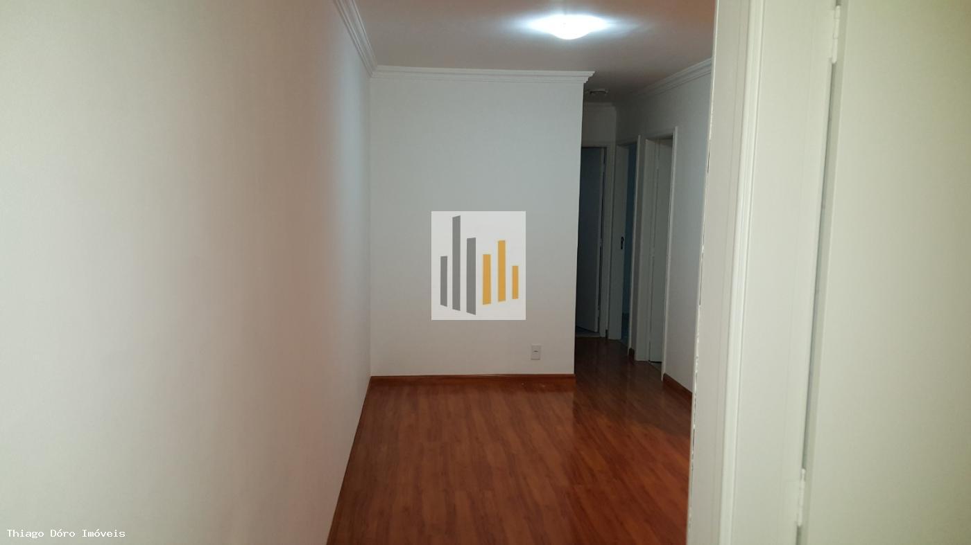 Apartamento para alugar com 3 quartos, 66m² - Foto 4