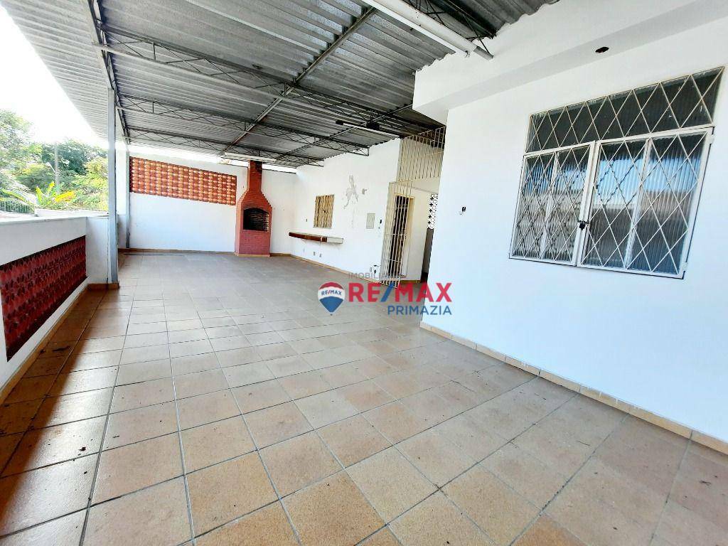 Casa de Condomínio à venda com 4 quartos, 186m² - Foto 1