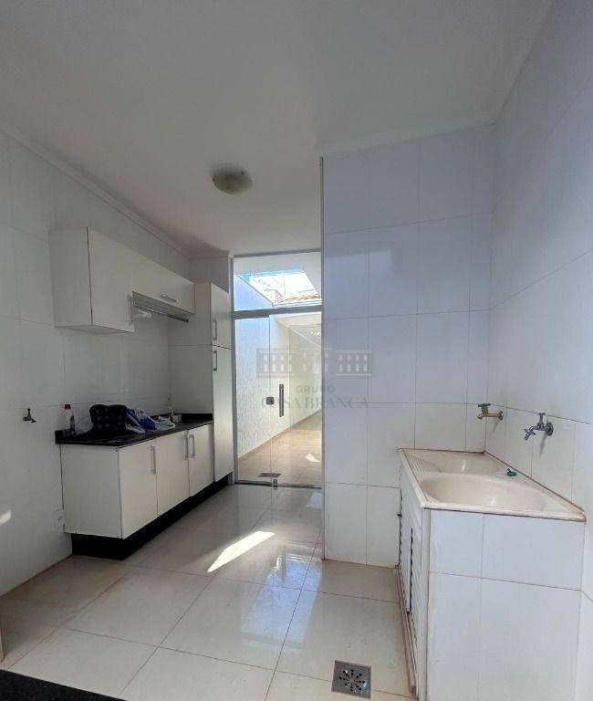 Casa à venda com 3 quartos, 228m² - Foto 11