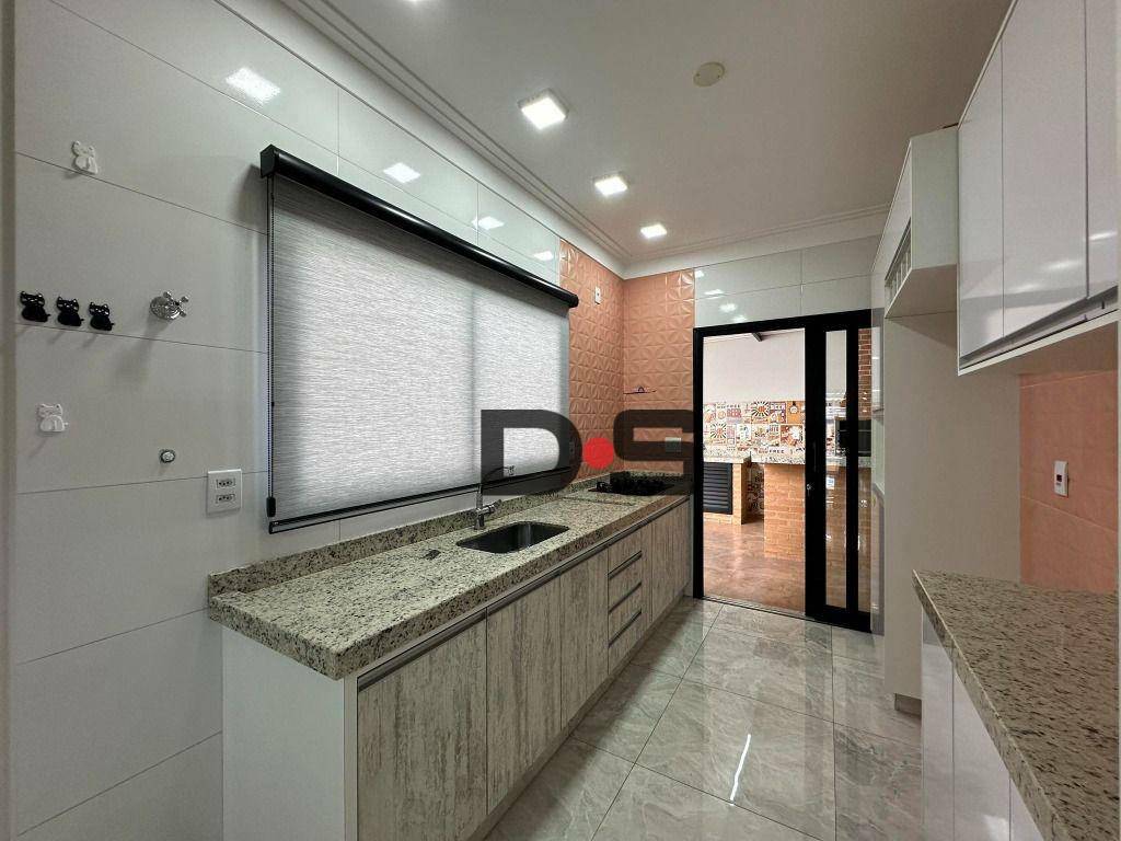 Casa à venda com 2 quartos, 90m² - Foto 11