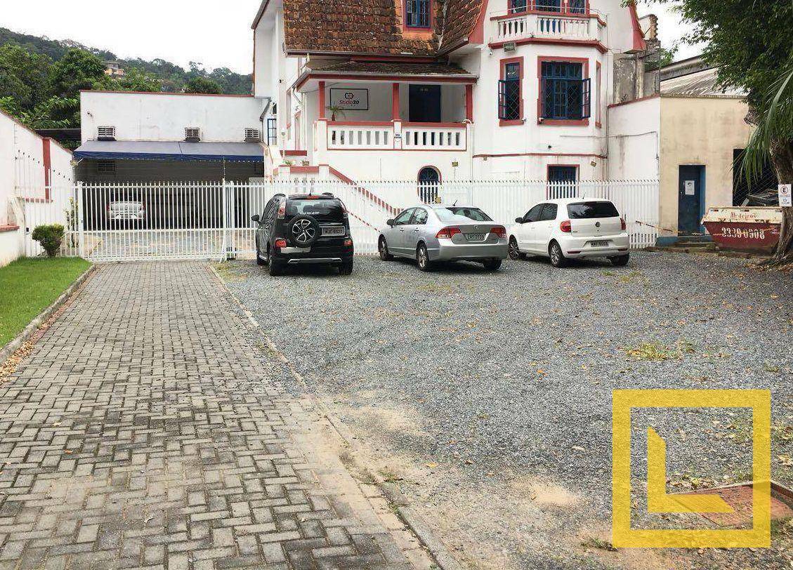 Casa à venda com 8 quartos, 300m² - Foto 2