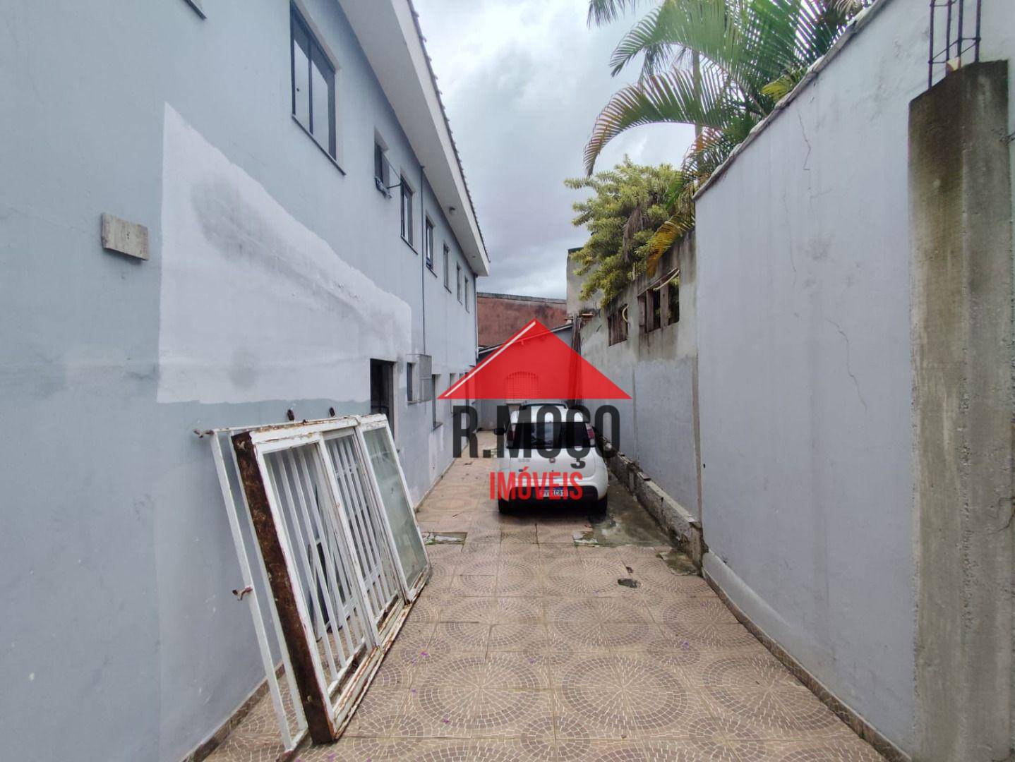 Casa à venda com 9 quartos, 200m² - Foto 4