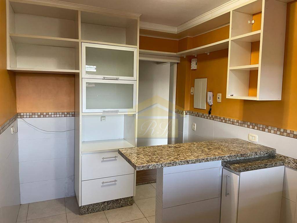 Apartamento à venda com 3 quartos, 70m² - Foto 2