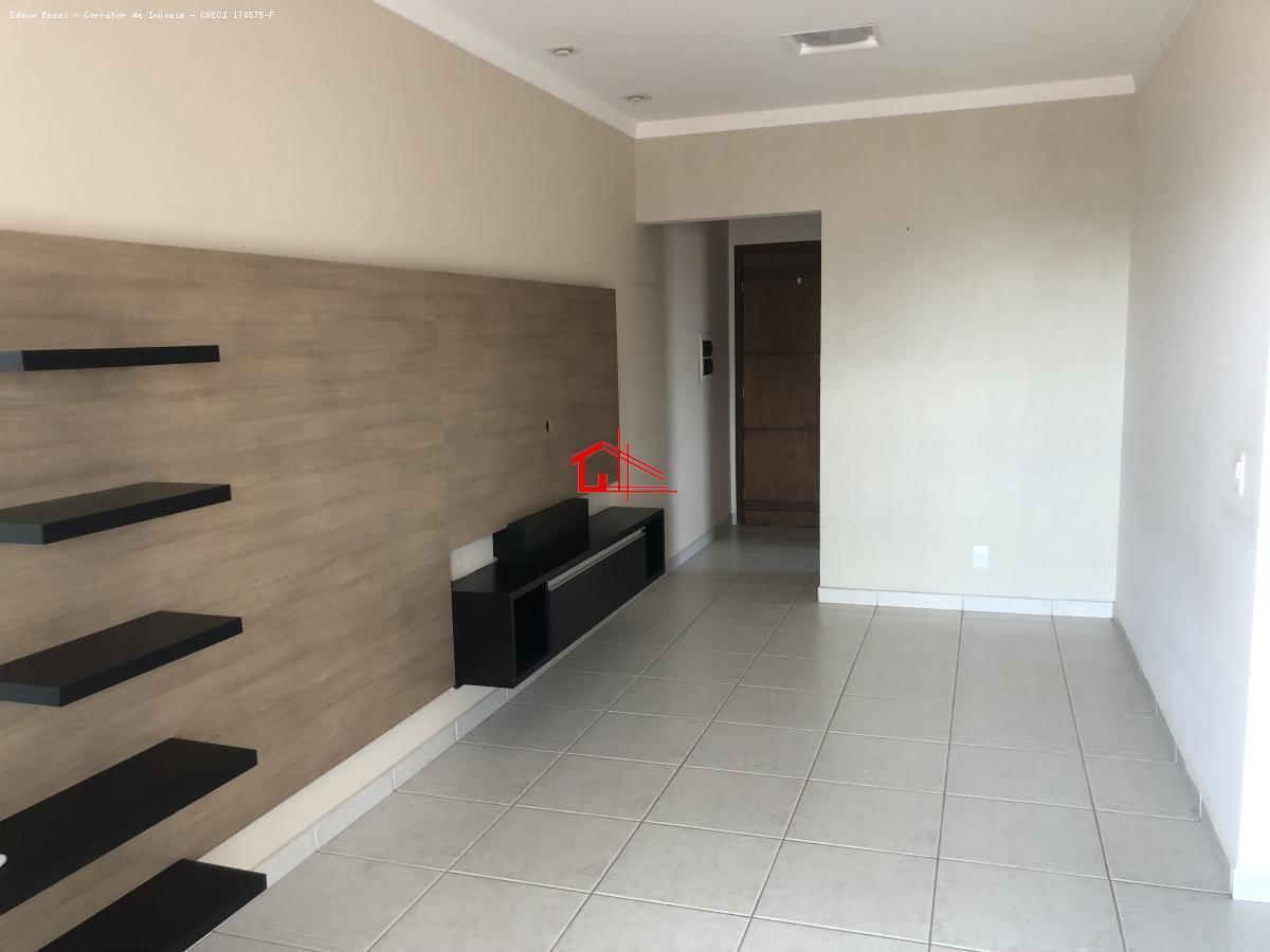 Apartamento à venda com 2 quartos, 75m² - Foto 2