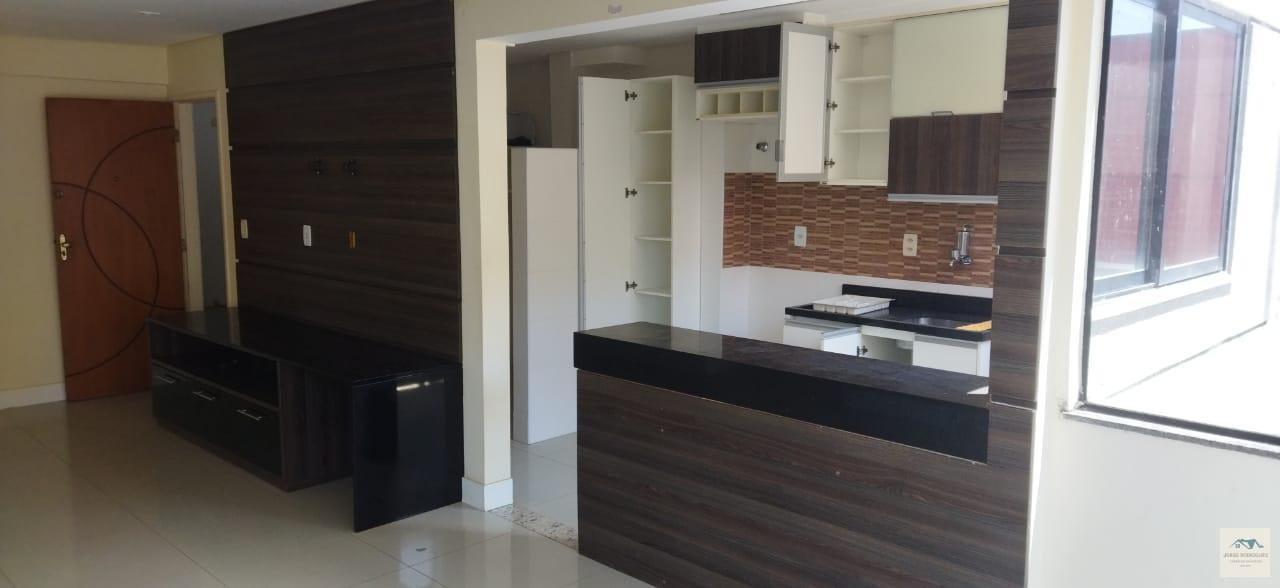 Apartamento à venda com 2 quartos, 70m² - Foto 2