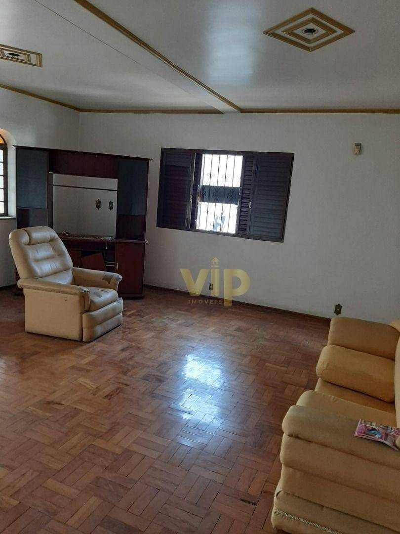 Casa à venda com 3 quartos, 210m² - Foto 1