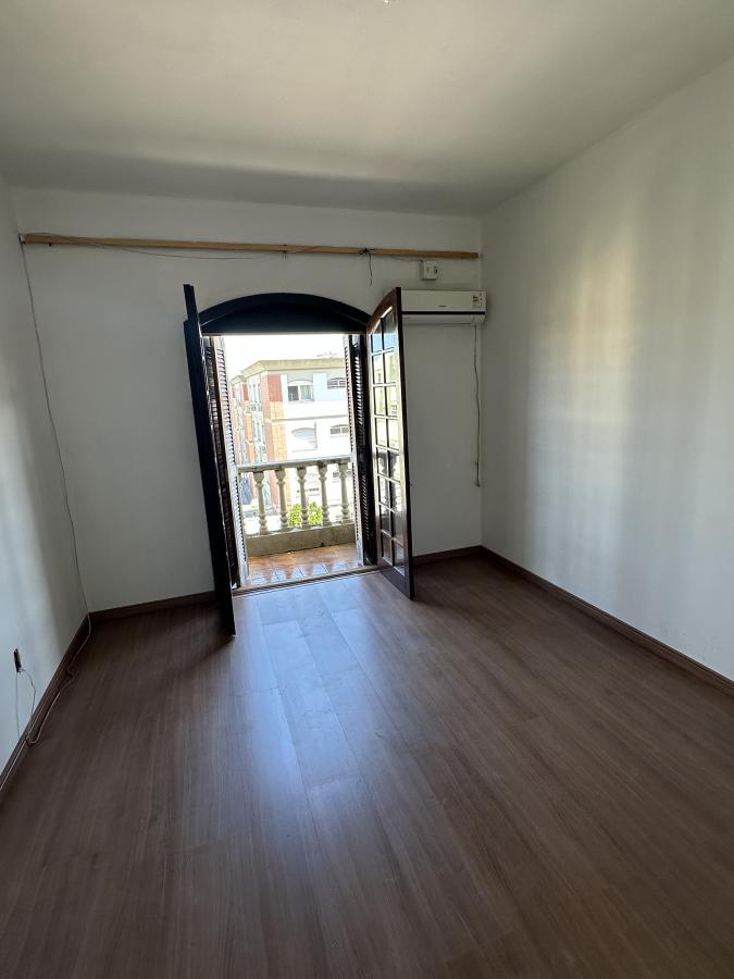 Apartamento à venda com 2 quartos, 70m² - Foto 3