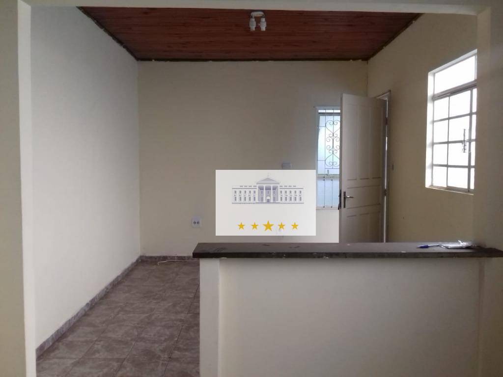 Casa à venda com 3 quartos, 200m² - Foto 4