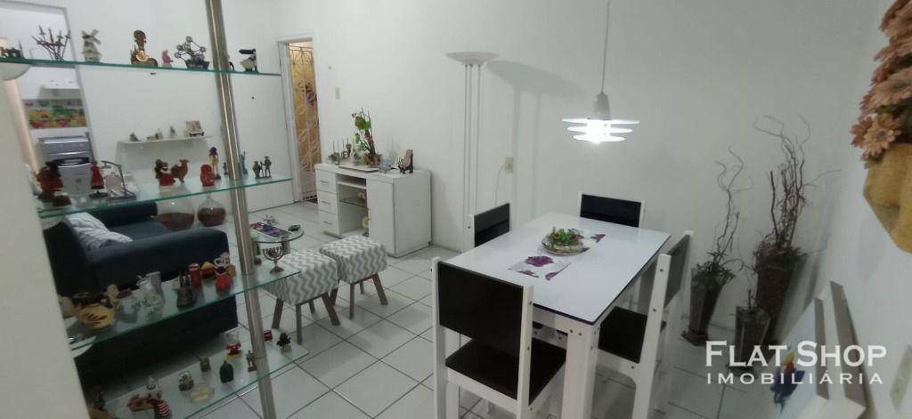 Apartamento à venda com 3 quartos, 79m² - Foto 2