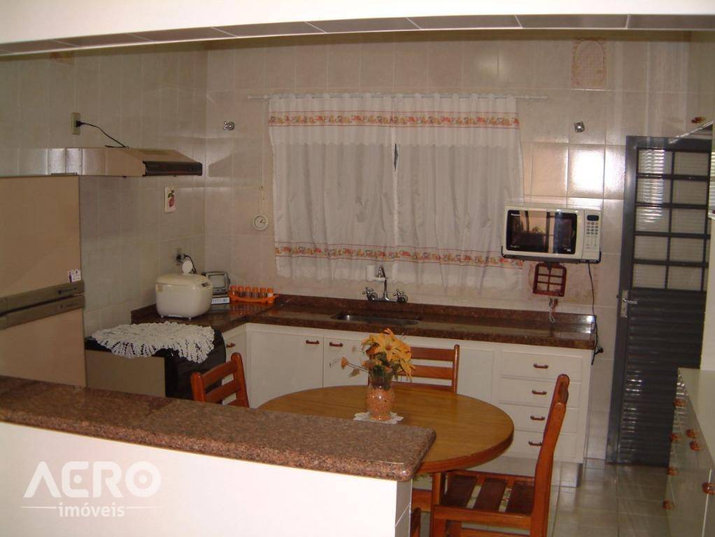 Casa à venda com 5 quartos, 340m² - Foto 6