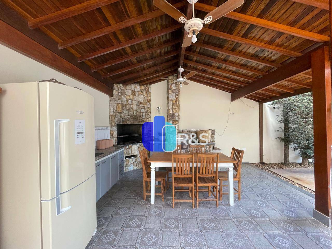 Casa de Condomínio para alugar com 4 quartos, 393m² - Foto 4