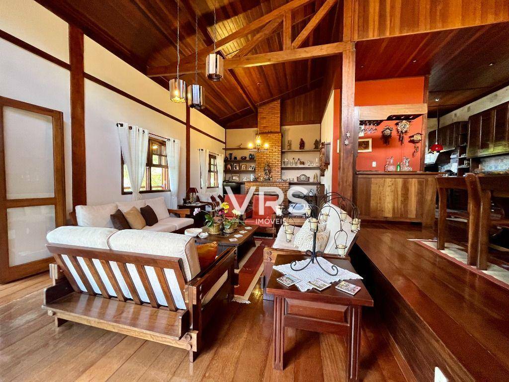 Casa de Condomínio à venda com 4 quartos, 330m² - Foto 1