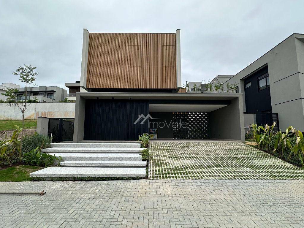 Casa de Condomínio à venda com 4 quartos, 390m² - Foto 1