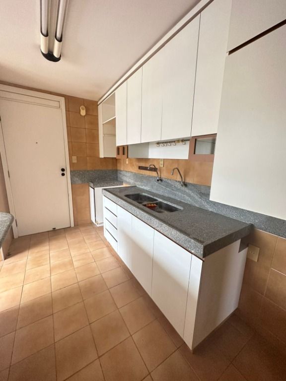 Apartamento à venda com 3 quartos, 117m² - Foto 26